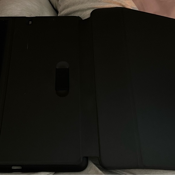 IPAD Bundle!!! - Picture 5 of 6